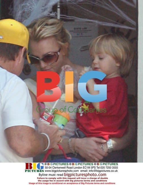 Britney Spears picks up son from pre-school