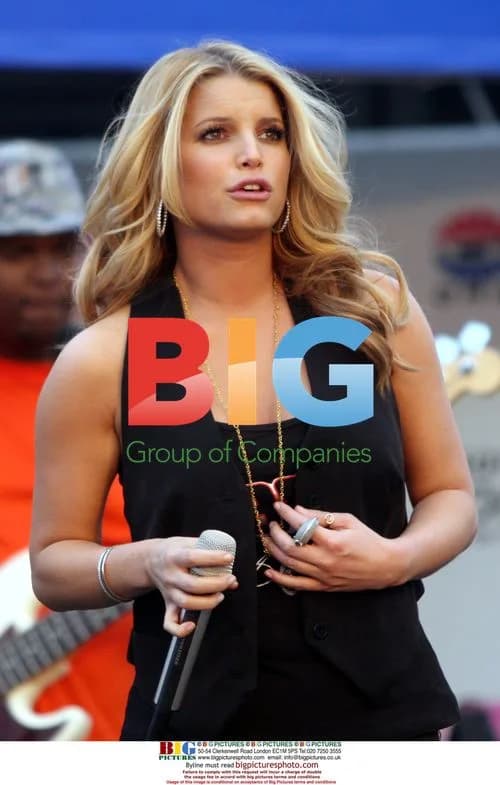 Jessica Simpson sings at Bank of America 500