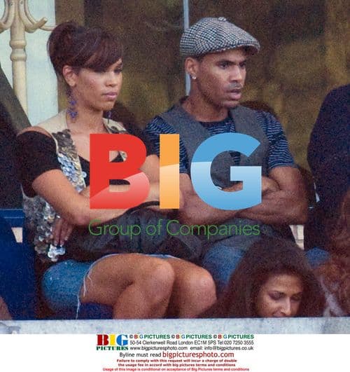 Kelly Brook cheers on Danny Cipriani at Heineken Cup match