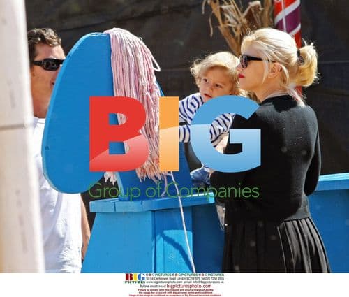 Gwen Stefani & Family at Pumpkin Patch