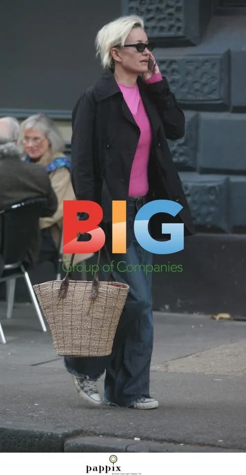 Bananarama's Siobhan Fahey buying flowers in London