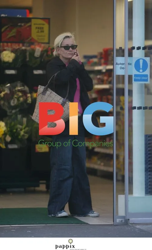 Bananarama's Siobhan Fahey buying flowers in London