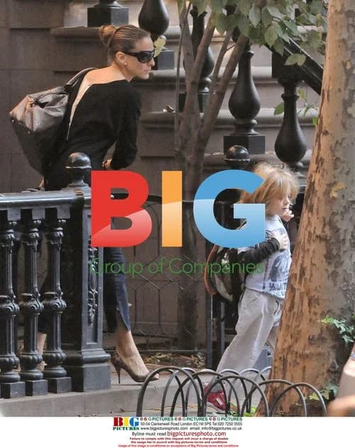 Sarah Jessica Parker shops in NYC