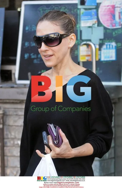 Sarah Jessica Parker shops in NYC