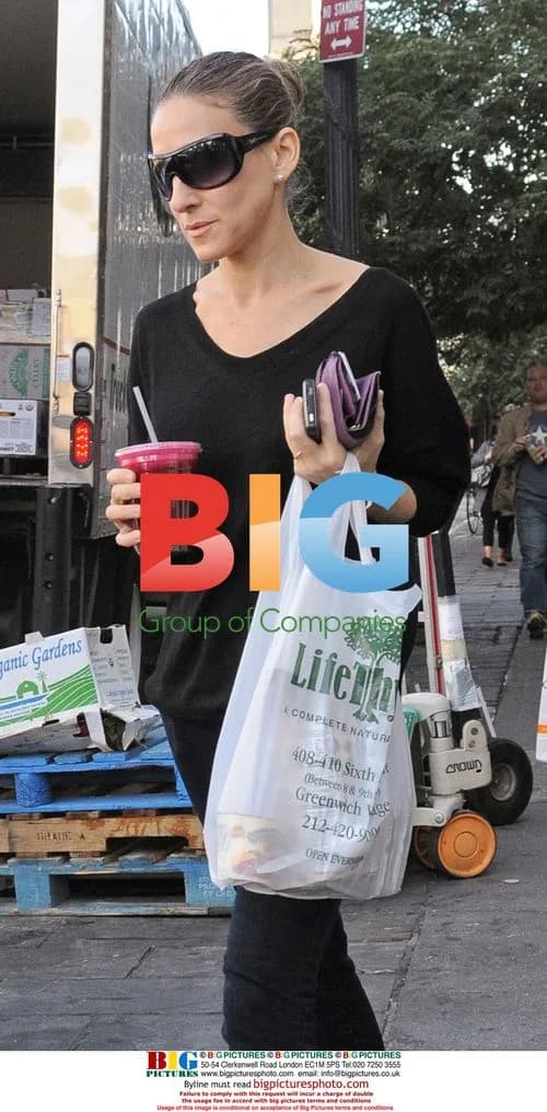 Sarah Jessica Parker shops after school dropoff