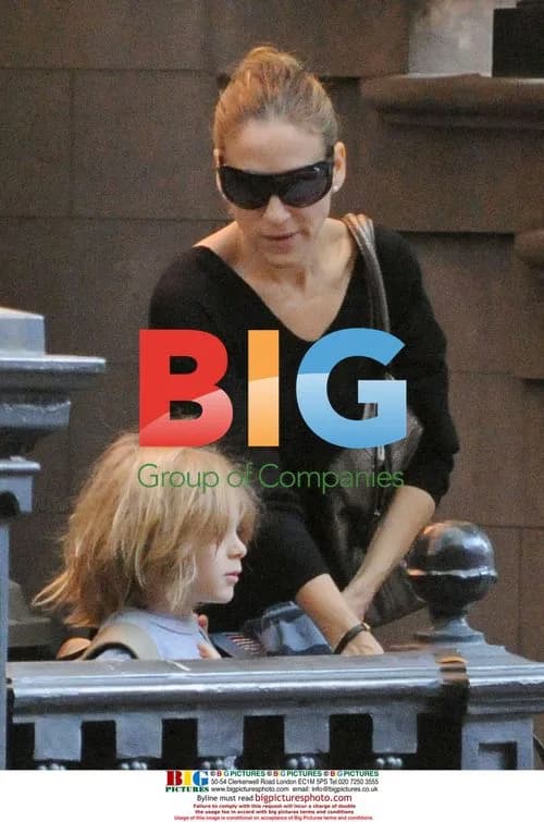 Sarah Jessica Parker shops in NYC