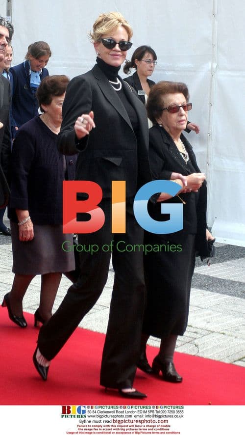 Antonio Banderas receives arts medal