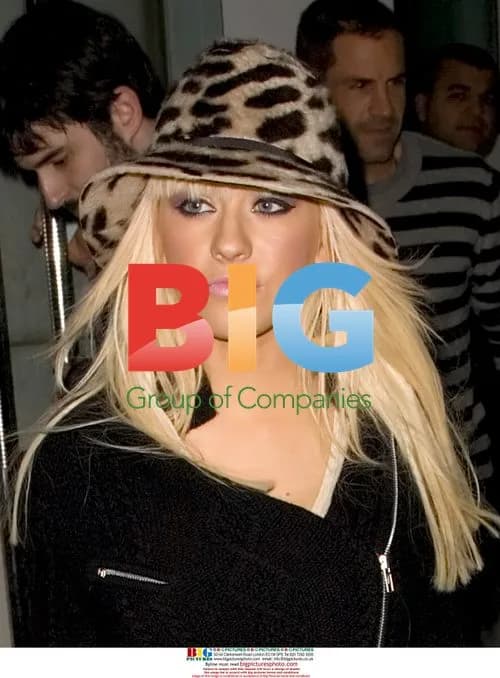 Christina Aguilera leaves Nobu with friends