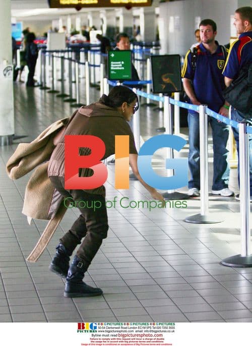 Demi Moore Ducks into Line at LAX