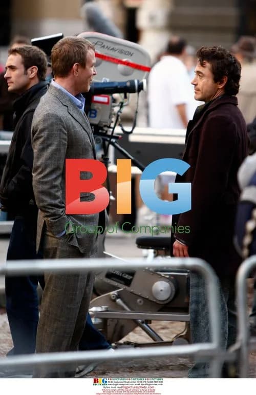 Director Guy Ritchie with Robert Downey Jr. on Sherlock Holmes set