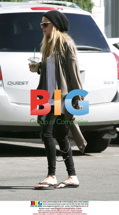 Nicole Richie arrives for traffic school duties