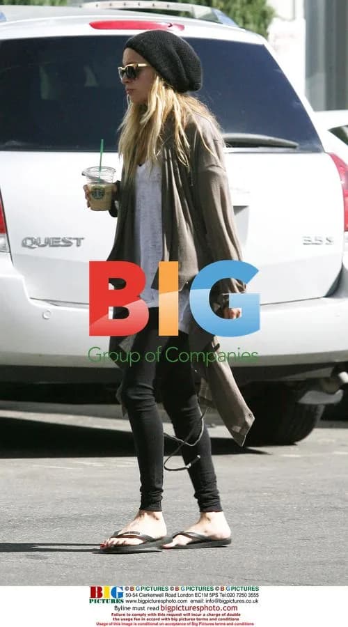 Nicole Richie arrives for traffic school duties
