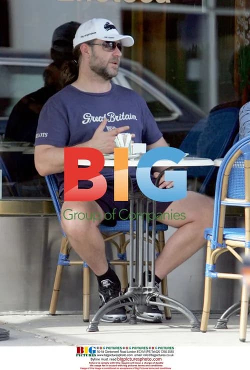 Russell Crowe gets coffee with friend in Beverly Hills