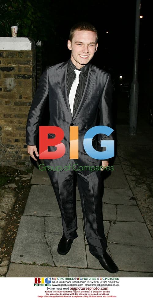 X Factor Contestants Arrive at House After Rehearsals