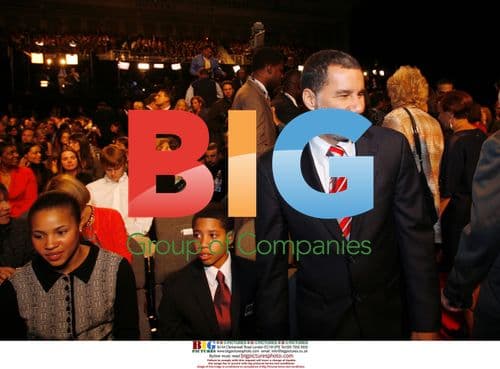 David A. Paterson stands up before final Obama-McCain debate