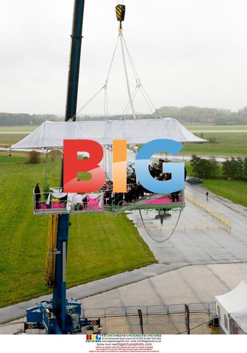 Couple Marries 50m Above Ground in Belgium