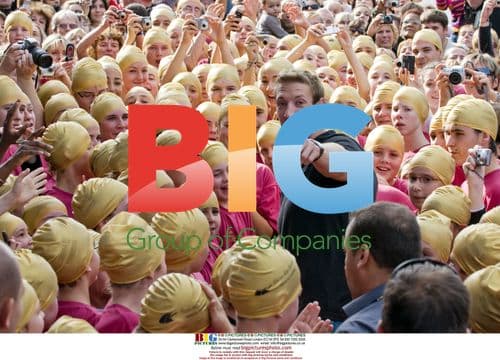 Alain Bernard inaugurates swimming pool in Aubagne