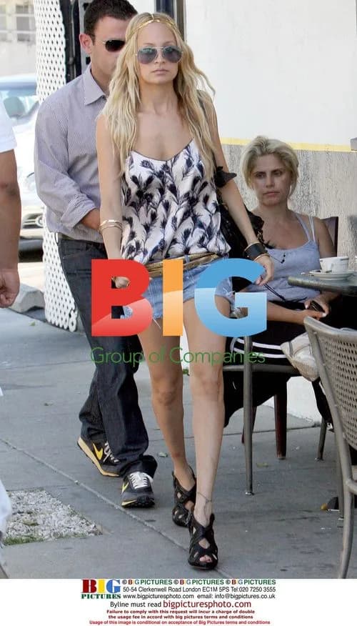 Nicole Richie Has Lunch with Manager
