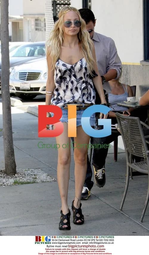 Nicole Richie has lunch with manager in West Hollywood