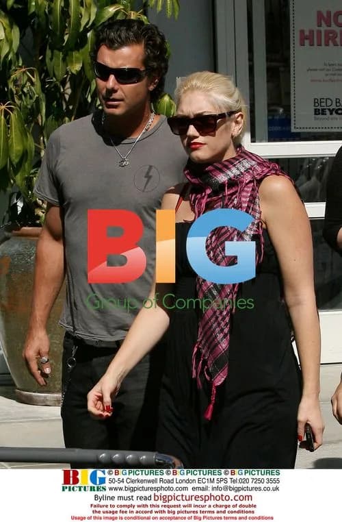 Gwen Stefani and Gavin Rossdale Shop with Son