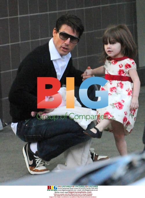 Tom Cruise and Daughter Suri Get Ice Cream