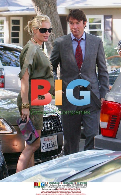 Rebecca Romijn and Jerry O'Connell at house party