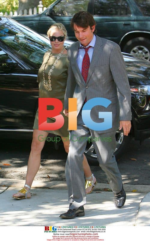 Rebecca Romijn and Jerry O'Connell at house party