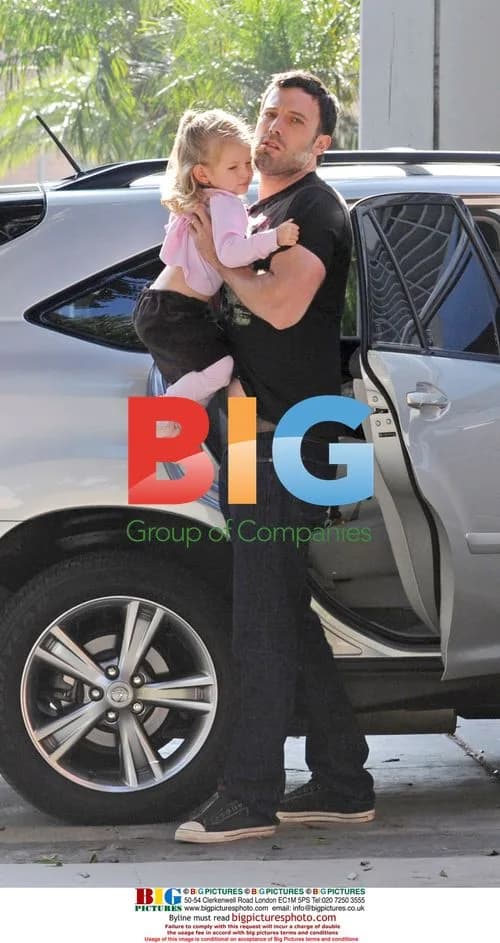 Ben Affleck and Jennifer Garner take daughter to school