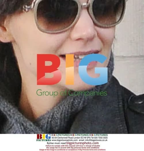 Katie Holmes Leaves Manhattan Apartment