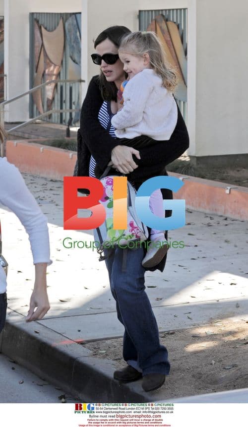 Pregnant Jennifer Garner with Violet