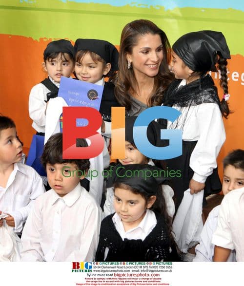 Queen Rania visits Integra Foundation school