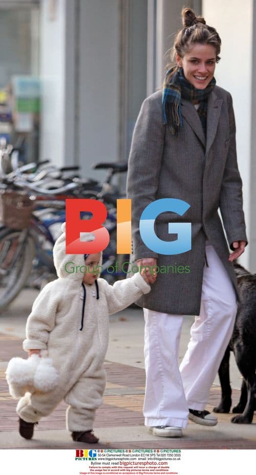 Amanda Peet and daughter Frances Pen in Vancouver