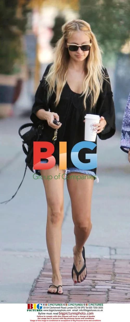 Nicole Richie Shopping with Friend