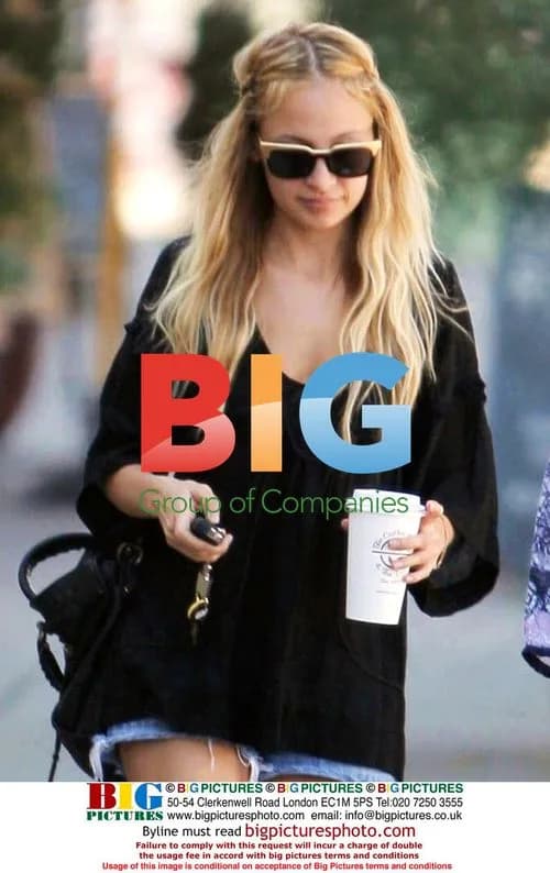 Nicole Richie Shops with Friend
