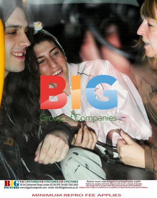 Amy Winehouse on way to London clinic