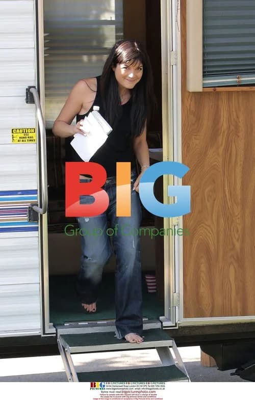 Selma Blair on "Kath & Kim" Set
