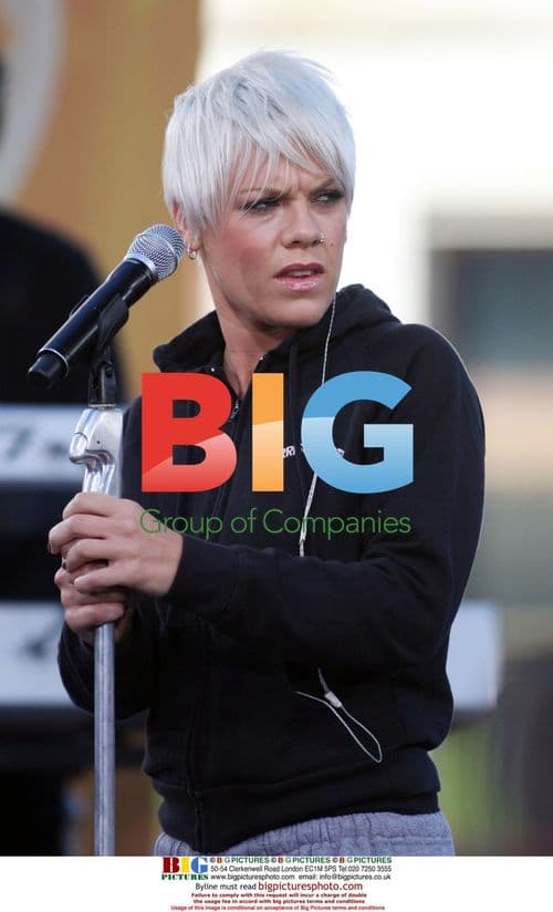 Pink performs for The Early Show