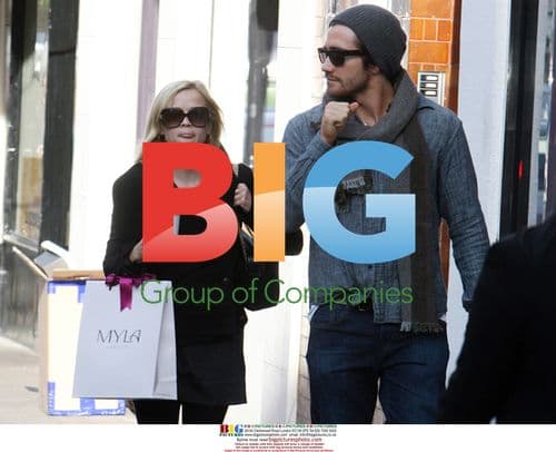 Reese Witherspoon and Jake Gyllenhaal Shopping in London
