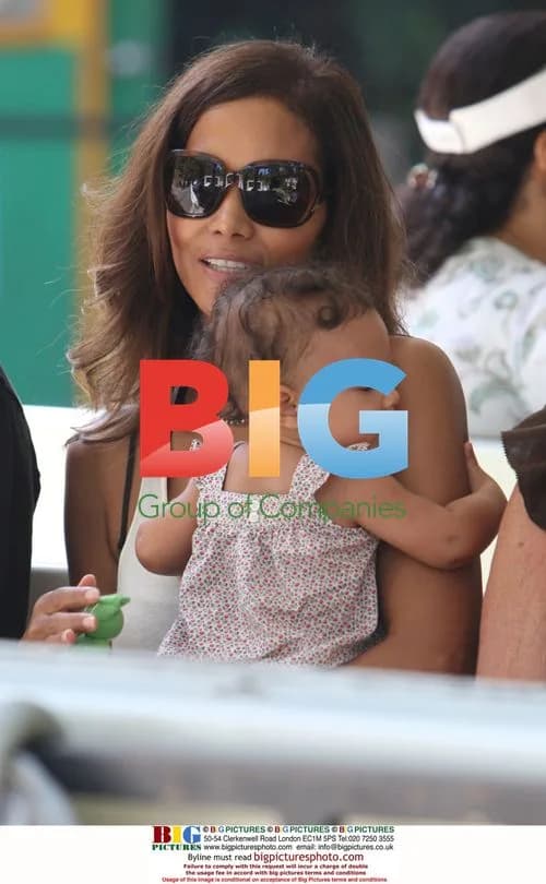 Halle Berry takes baby Nahla to LA Zoo