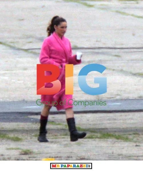 Kelly Brook on 'Moving Wallpaper' Set