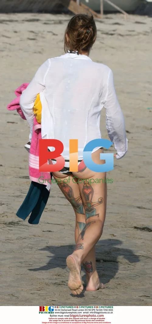 Anthony Kiedis & Christina Applegate in Malibu