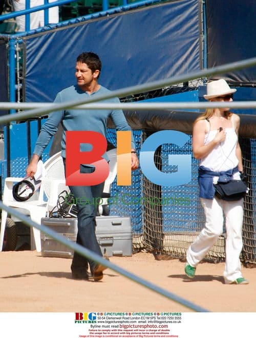 Gerard Butler and pug on set