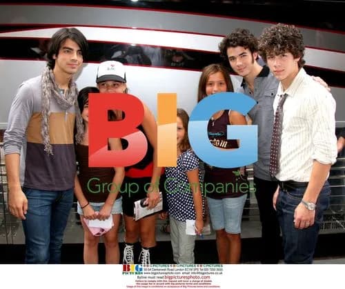Jonas Brothers Mobbed by Fans