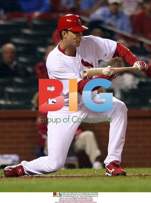 Adam Wainwright bunts for Cardinals