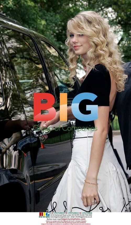 Taylor Swift visits Jonas Brothers video shoot