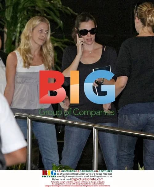 Pregnant Jennifer Garner leaves lunch