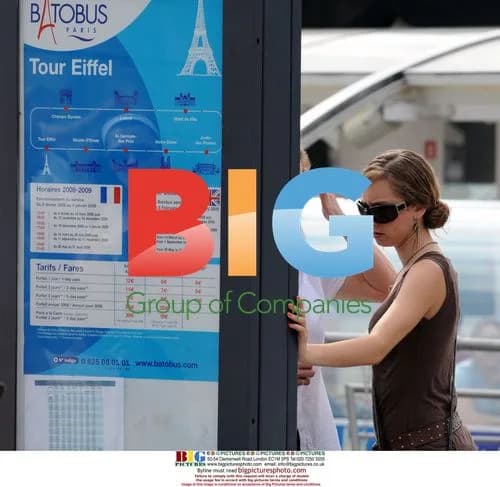 Jazmine Grimaldi visits Paris with friend
