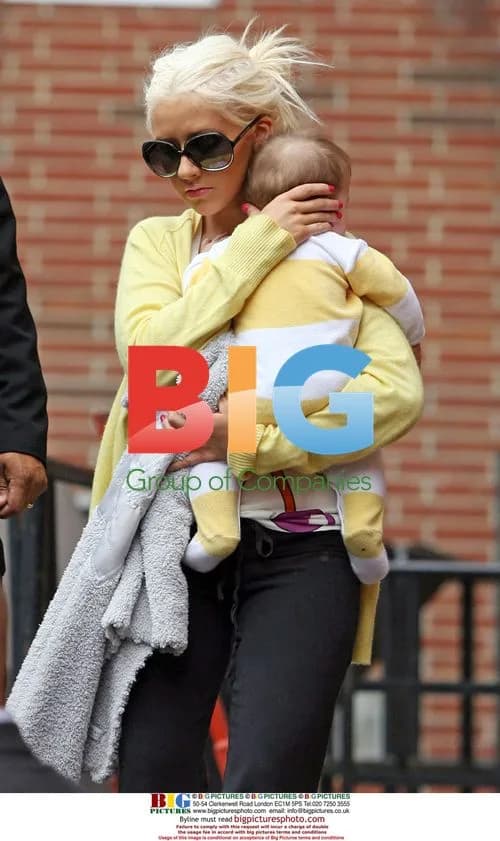 Christina Aguilera and Family Depart Hotel
