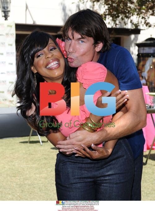 Jerry O'Connell & Niecy Nash at "Do Not Disturb" Photocall