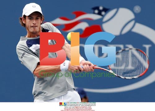 Andy Murray hits backhand at U.S. Open